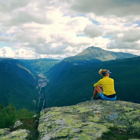 Gausta Med Elbillader, Naerhet Til Gaustatoppen In Out * Gaustablikk